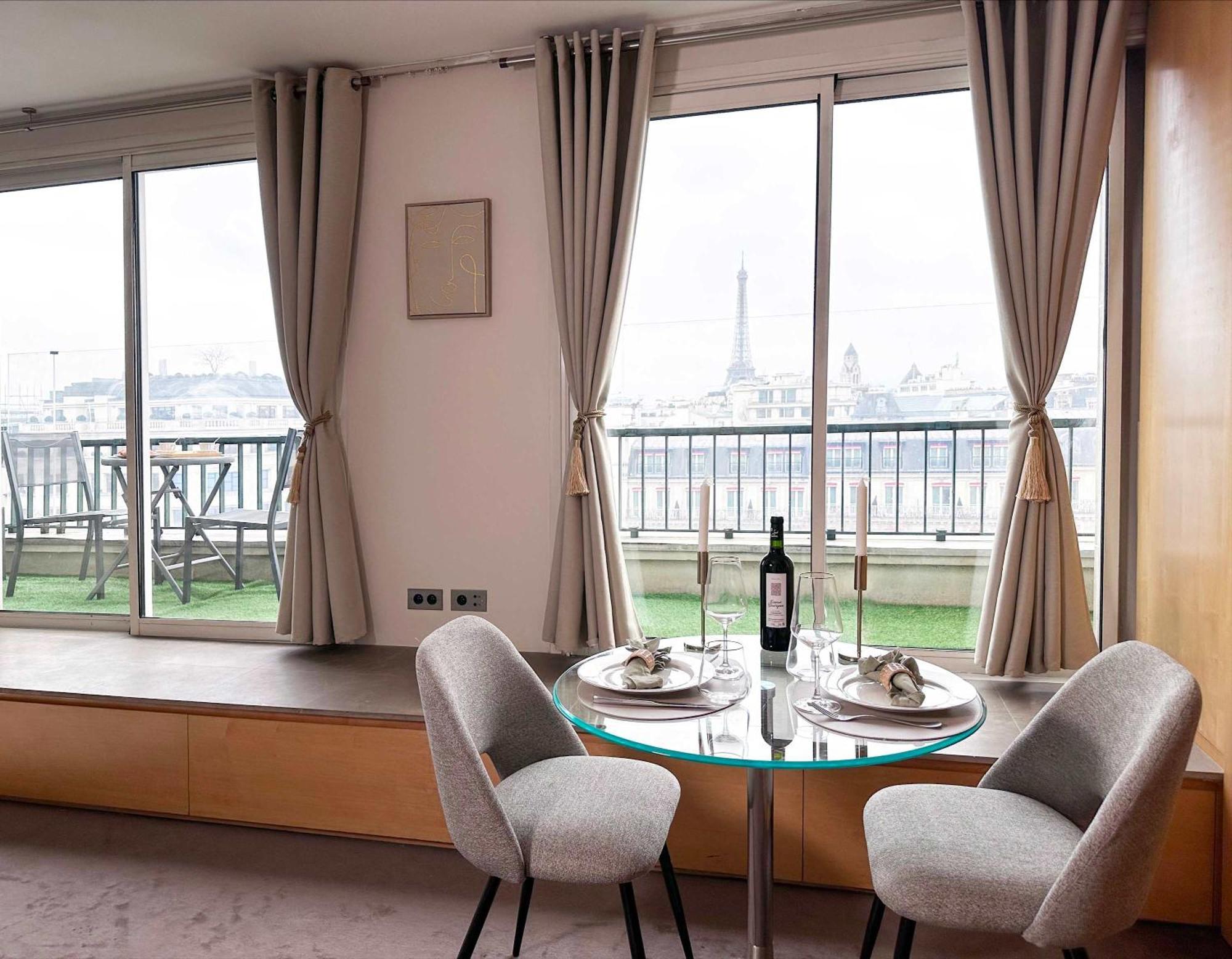 Champs - Elysees View With Balcony - Ac For 3 Parijs