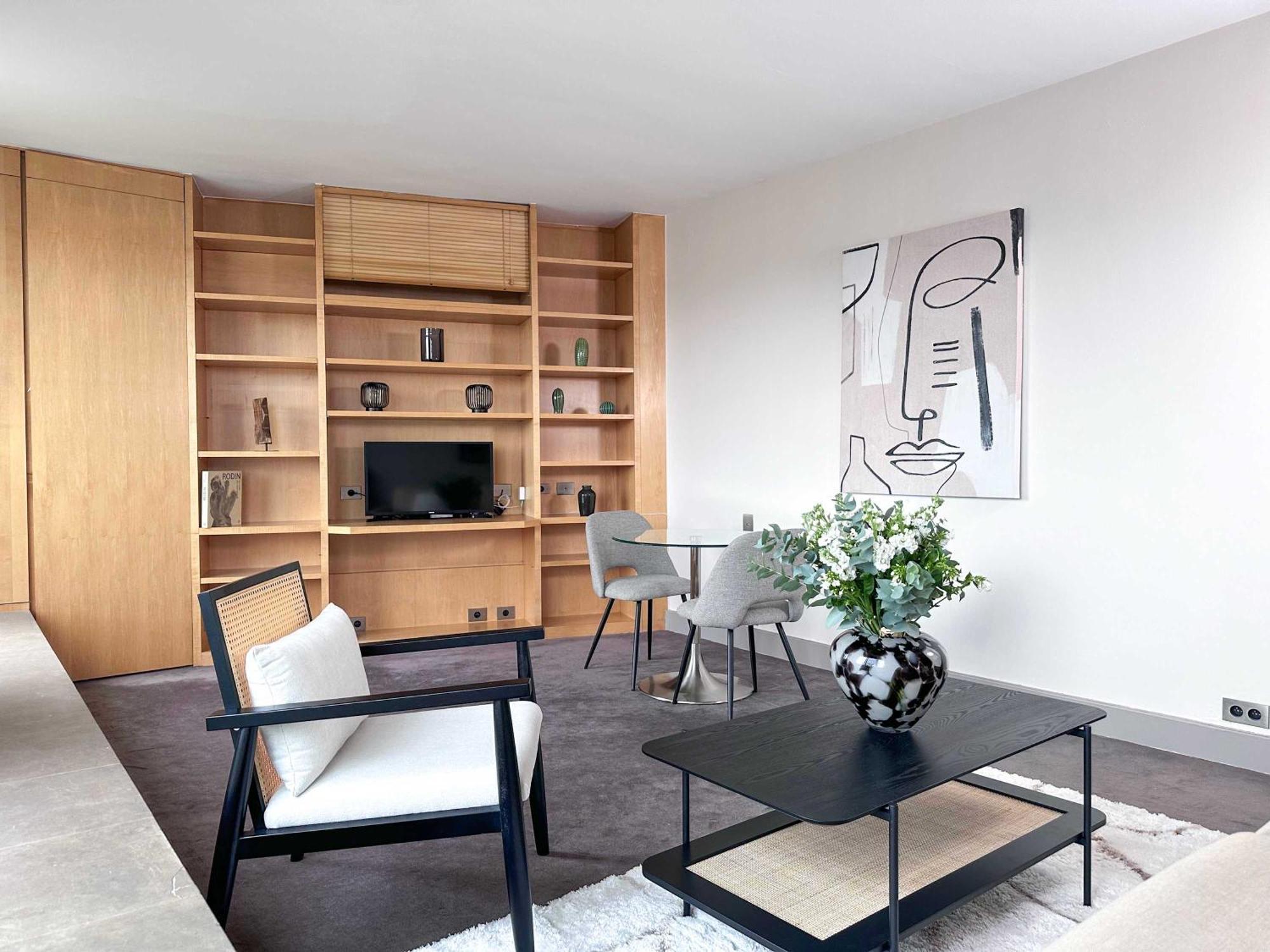 Champs - Elysees View With Balcony - Ac For 3