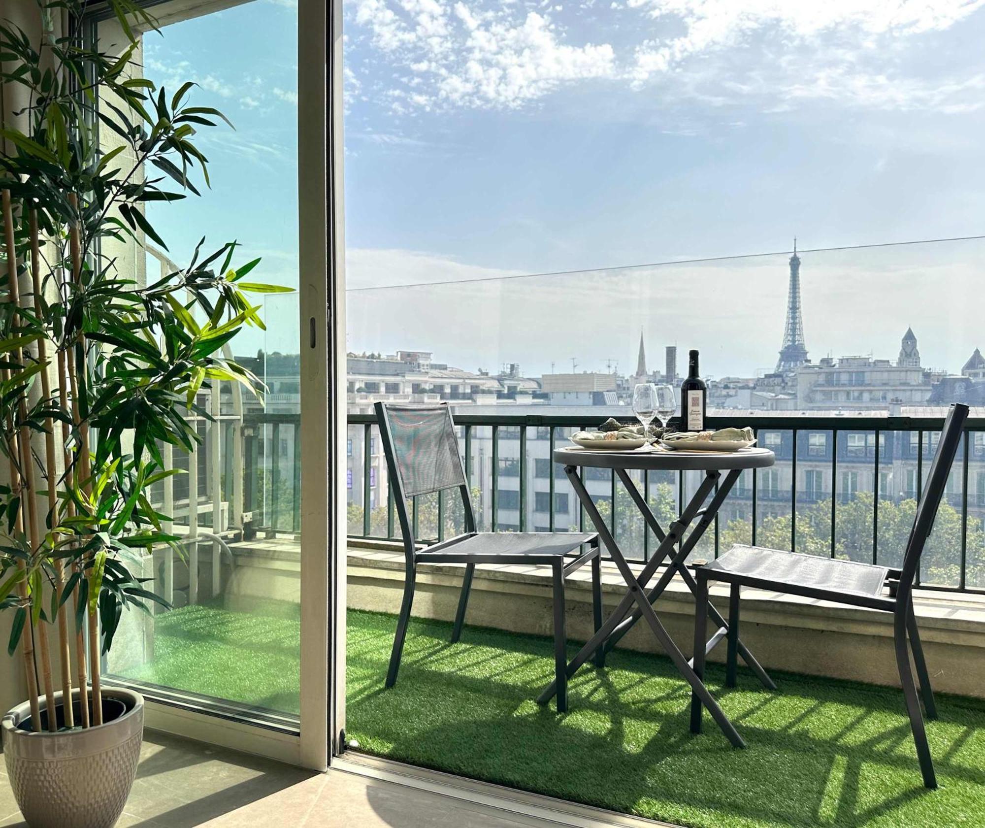 Appartement Champs - Elysees View With Balcony - Ac For 3 Parijs