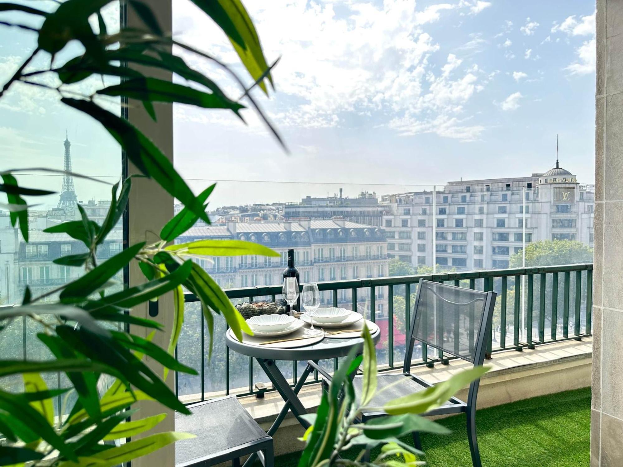Champs - Elysees View With Balcony - Ac For 3 Appartement Parijs
