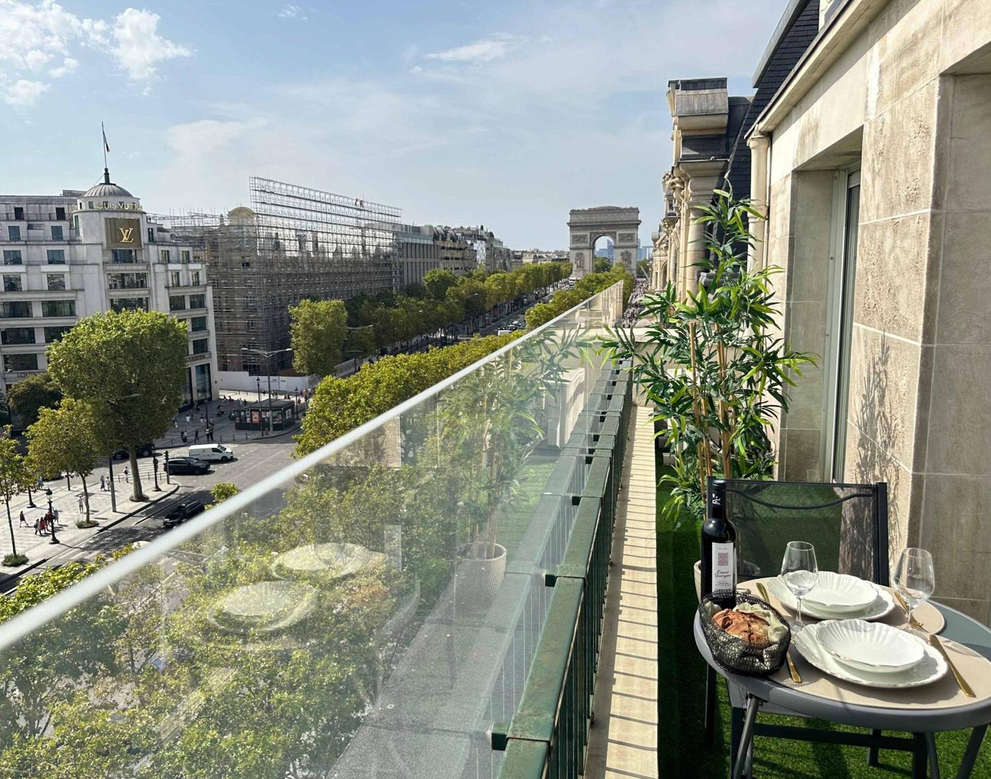 Champs - Elysees View With Balcony - Ac For 3 *