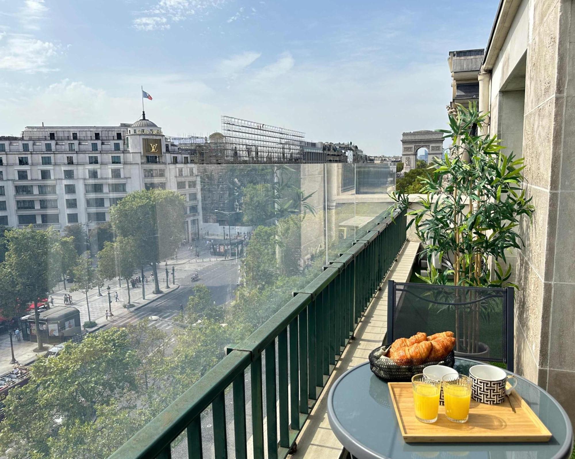 Champs - Elysees View With Balcony - Ac For 3 * Parijs